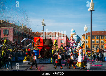 Nice, France. 25th February 2017. A Dancers perform  during the daylight flower battle passes by as the last day of carnival festivities are underway in Nice, France on February 25, 2017. Credit: JBphotoeditorial/Alamy Live News Credit: JBphotoeditorial/Alamy Live News Stock Photo