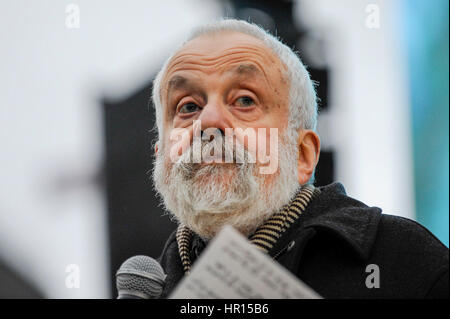 London, UK.  26 February 2017. Mike Leigh, film director, ahead of the special premiere free screening of the Oscar-nominated, Best Foreign Language Film, 'The Salesman', in Trafalgar Square, hosted by Mayor of London, Sadiq Khan.  The film's Iranian director, Asghar Farhadi, decided to boycott tonight's main Oscars ceremony in Hollywood, in solidarity with those affected by President Donald Trump’s travel ban on people from seven Muslim majority countries (including Iran) from entering the USA.   Credit: Stephen Chung / Alamy Live News Stock Photo