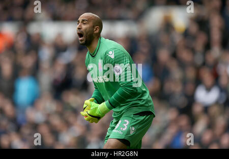 Stoke City goalkeeper Lee Grant gestures during the Premier League match at White Hart Lane, London. Stock Photo