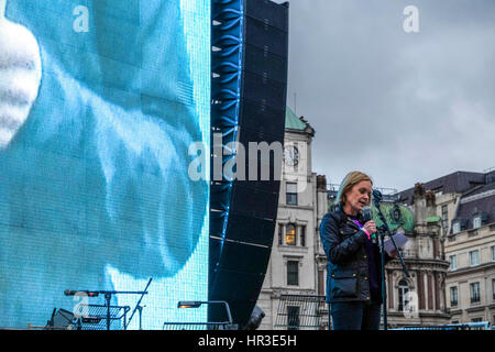 London, UK. 26th Feb, 2017. Mariella Frostrup, Tv presenter speaking to the gathered crowd at the screening of the Oscar nominated film 'The Salesman' directed and produced by Asghar Farhadi Iranian film maker who is boycotting this evenings Oscar ceremony in protest at President Trump's travel ban. Credit: claire doherty/Alamy Live News Stock Photo