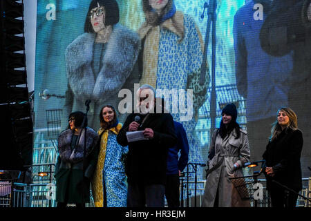 London, UK. 26th Feb, 2017. British Film Director Mike Leigh addresses the crowd at the screening of the Oscar nominated film 'The Salesman' directed and produced by Asghar Farhadi Iranian film maker who is boycotting this evenings Oscar ceremony in protest at President Trump's travel ban. Credit: claire doherty/Alamy Live News Stock Photo