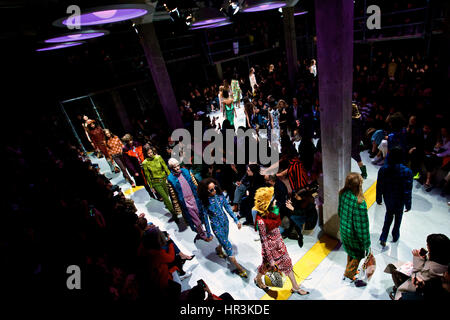 Milan, Italy. 26th February 2017. Models present creations for the fashion house Marni during Milan Fashion Week Fall/Winter 2017/2018 on Feb. 26, 2017, in Milan, Italy. Credit: Xinhua/Alamy Live News Stock Photo