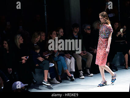 Milan, Italy. 26th February 2017. A model presents a creation for the fashion house Marni during Milan Fashion Week Fall/Winter 2017/2018 on Feb. 26, 2017, in Milan, Italy. Credit: Xinhua/Alamy Live News Stock Photo