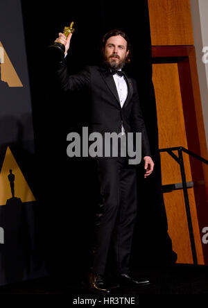 Los Angeles, USA. 26th Feb, 2017. LOS ANGELES, CA. February 26, 2017: Casey Affleck in the photo room at the 89th Annual Academy Awards at the Dolby Theatre, Los Angeles. Credit: Sarah Stewart/Alamy Live News Stock Photo
