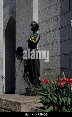 The Munich Julia-statue in the 1970s. Die Julia-Statue am Turm des Alten Rathauses in München ind den siebziger Jahren. Stock Photo