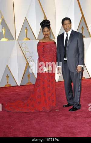 Hollywood, California. 26th Feb, 2017. Denzel Washington and his wife Pauletta Washington attend the 89th Annual Academy Awards at Hollywood & Highland Center on February 26, 2017 in Hollywood, California. | Verwendung weltweit/picture alliance Credit: dpa/Alamy Live News Stock Photo