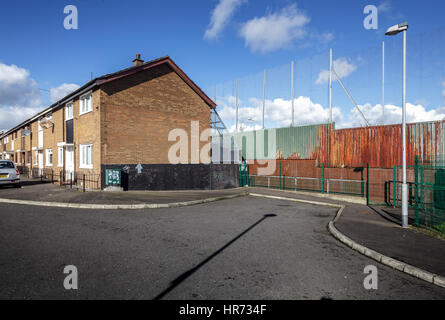 A 'peace fence' several meters high in a pro-Irish part of Belfast, Northern Ireland, 27 February 2017. Mighty walls and metal fences snake through Belfast, some over twelve meters high and crowned by barbed wire. They separate residential areas from each other, in a straight line or in a zigzag course. The Catholics live on one side, the Protestants on the other. Photo: Mariusz Smiejek/dpa Stock Photo