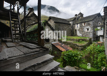 Val d'Ossola, Valle Antrona, Paese di Viganella Stock Photo