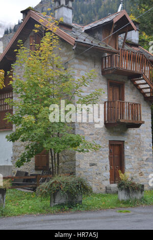 Val d'Ossola, Valle Antrona, Edificio in pietra Stock Photo