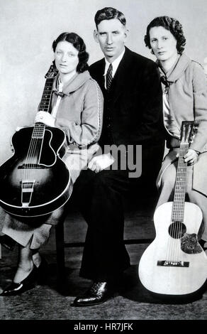 CARTER FAMILY American folk music trio about 1927. From left: Maybelle, Alvin, Sara Stock Photo