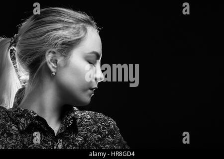 Sad female profile silhouette on fotografías e imágenes de alta resolución  - Alamy