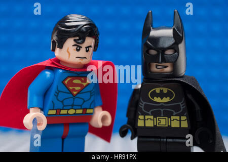 Superman lego online minifigure