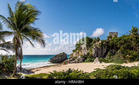 God of winds Temple and Caribbean beach - Mayan Ruins of Tulum, Mexico Stock Photo