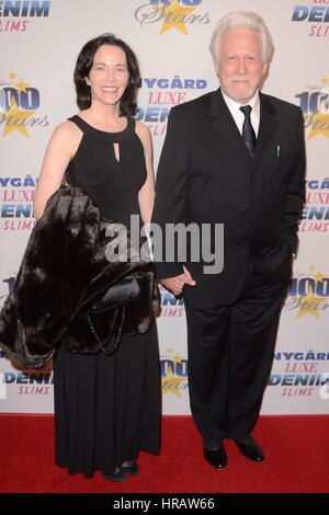 Guest, Bruce Davison at arrivals for 27th Annual Night of 100 Stars Oscar Viewing Gala, The Beverly Hilton Hotel, Beverly Hills, CA February 26, 2017. Photo By: Priscilla Grant/Everett Collection Stock Photo