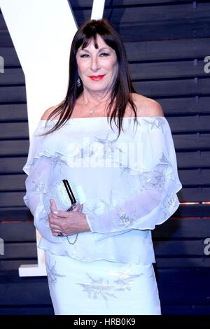 Beverly Hills, CA. 26th Feb, 2017. Anjelica Huston at arrivals for 2017 Vanity Fair Oscar Party, Wallis Annenberg Center for the Performing Arts, Beverly Hills, CA February 26, 2017. Credit: Priscilla Grant/Everett Collection/Alamy Live News Stock Photo