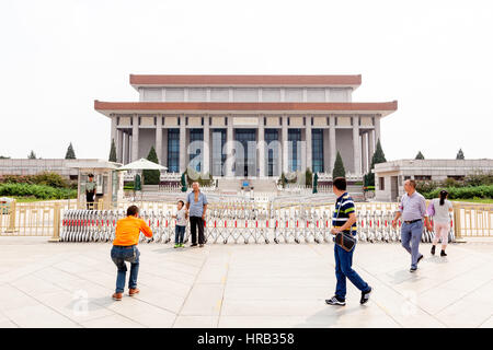 Beijing, Beijing, China. 1st Mar, 2017. Beijing, CHINA-March 1 2017: (EDITORIAL USE ONLY. CHINA OUT) .The Chairman Mao's Memorial Hall is closed for repairs from March 1st to August 31st, 2017.The chairman Mao Zedong Memorial Hall stands on the former sits of Zhonghuamen Gate at the southern end of Tian'anmen Square between the Monument to the People's Heroes and Zhengyangmen Gate. Credit: SIPA Asia/ZUMA Wire/Alamy Live News Stock Photo