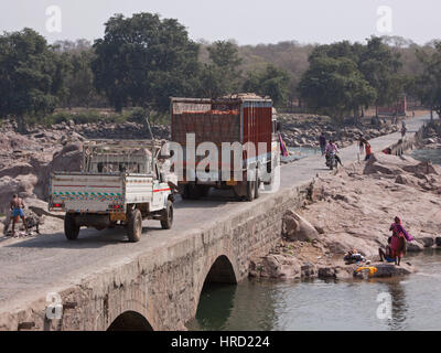 Traffic on the causeway across the river Betwa in Madhya Pradesh, India. The causeway saves drivers from taking a long detour to cross the river Stock Photo