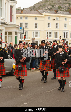 Pipers of the City of Liverpool Pipes & Drums at the annual Llandudno Victorian Extravaganza street parade Stock Photo