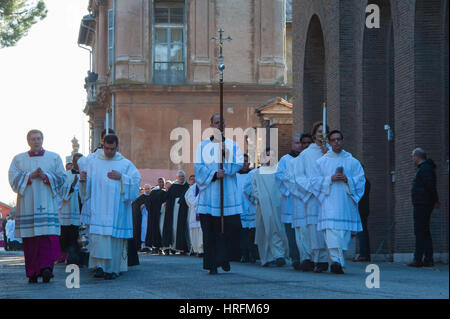 Rome, Italy. 01st Mar, 2017. Pope Francesco went at the Basilica of St. Anselm on the Aventine hill and then in procession to the Basilica of Santa Sabina, where celebrated the Holy Mass on the occasion of the Ashes. Credit: Leo Claudio De Petris/Pacific Press/Alamy Live News Stock Photo