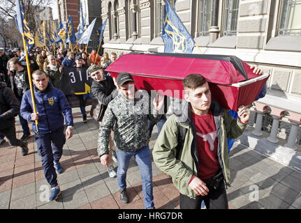 Kiev, Ukraine. 1st Mar, 2017. Ukrainian activists from ''National Corps'' carry the coffin with a doll depicting the head of the National Bank of Ukraine VALERIA GONTAREVA, during protest against Russian banks in Ukraine, outside the National Bank of Ukraine, in Kiev, Ukraine, on 01 March, 2017. Activists and supporters of Ukrainian nationalist groups demand to close all banks associated with Russia in Ukraine. Credit: Serg Glovny/ZUMA Wire/Alamy Live News Stock Photo