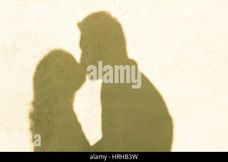 Model released, Schatten eines kuessenden Paerchens - shadow of a kissing couple Stock Photo