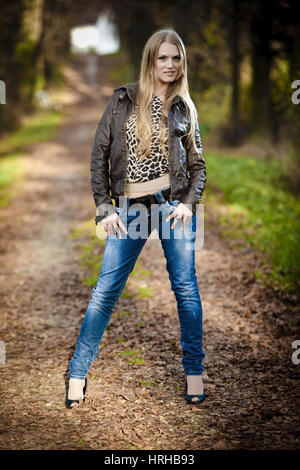 Model released, Attraktive, blonde Frau in Jeans - attractive, blond woman in Jeans Stock Photo