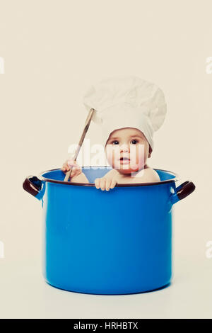 Model released, Kleiner Junge mit Kochhaube im Kochtopf - little cook in cooking pot Stock Photo