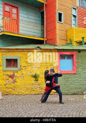 Couple dancing tango on Caminito Street, La Boca, Buenos Aires, Buenos Aires Province, Argentina Stock Photo