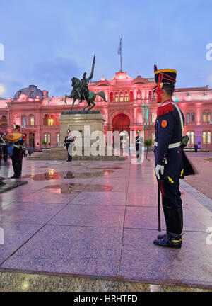 Twilight view of the Casa Rosada on Plaza de Mayo, City of Buenos Aires, Buenos Aires Province, Argentina Stock Photo