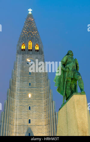 The Hallgrims Church with a statue of Leif Erikson in the foreground lit up at night, Reykjavik, Iceland, Polar Regions Stock Photo