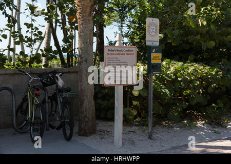 Florida Red Tide warning sign Stock Photo