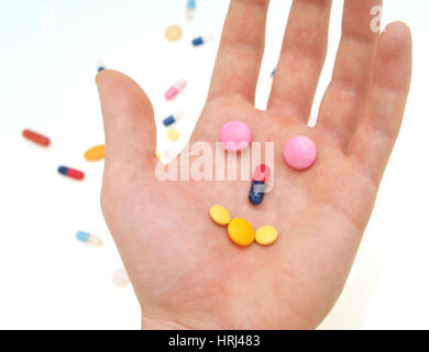 freundliches Gesicht aus Tabletten in der Handfl?che - friendly face of tablets in hand Stock Photo