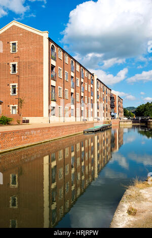 Stroud, Gloucestershire, UK - 26th August 2016: Summer sunshine brings people out to enjoy the regenerated Stroudwater Canal project at Ebley, Stroud, Gloucestershire, UK. Recently built apartment buildings enhance the waterside around historic Ebley Mill. Stock Photo