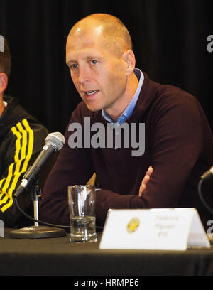 Columbus Crew coach Gregg Berhalter talks Milton Valenzuela (19) during ...