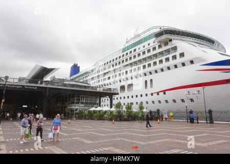 Sydney, Australia. Friday 3rd March 2017. P&O Cruise ship MV Aurora in Circular Quay before leaving Sydney later today. Stock Photo