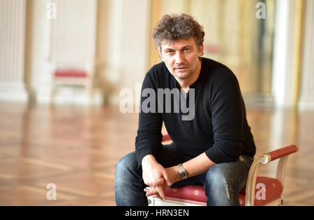 Munich, Germany. 3rd Mar, 2017. Opera singer Jonas Kaufmann poses at the state opera in Munich, Germany, 3 March 2017. Photo: Angelika Warmuth/dpa/Alamy Live News Stock Photo