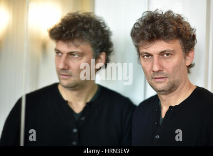 Munich, Germany. 3rd Mar, 2017. Opera singer Jonas Kaufmann poses at the state opera in Munich, Germany, 3 March 2017. Photo: Angelika Warmuth/dpa/Alamy Live News Stock Photo