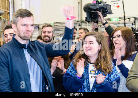 Belfast, Northern ireland. 03 Mar 2017 - Northern Ireland Assembly Election. Gerry Carroll (People Before Profit) retains his West Belfast seat. Stock Photo