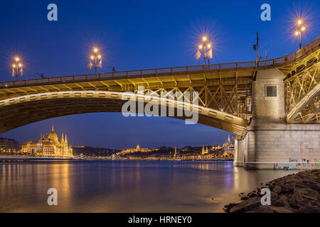 Margaret Bridge in the evening in Budapest, Hungary. Stock Photo