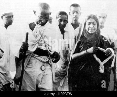 Mohandas Karamchand Gandhi and his wife Kasturba with Indian community ...