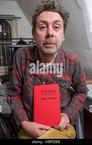 Comedian and writer Sean Hughes at The Red Imp Comedy Club @ The Rose and Crown Pub Walthamstow, London E17.   Red Imp is an independent comedy club founded and hosted by comedian Susan Murray it attracts a wealth of A list comedy talent many of whom use the venue as an opportunity to test out new material. Stock Photo