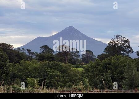 Mount Taranaki, or Mount Egmont, active volcano in the West Coast of the North Island, New Zealand Stock Photo
