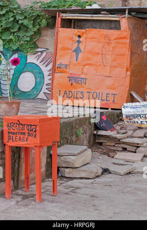 Makeshift women's toilet on the banks of the river Ganges at Varanasi, India. Stock Photo