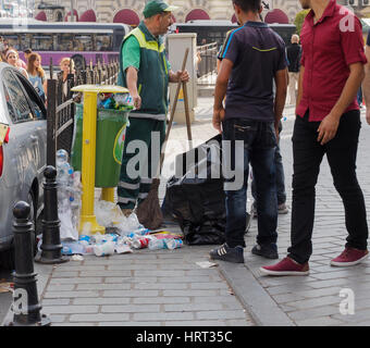 COUNCIL STREET CLEANER REMONSTRATING WITH STREET VENDORS WHO WERE LITTERING AREA  AROUND BIN, NEAR KARAKOY TRAM STOP, ISTANBUL TURKEY Stock Photo