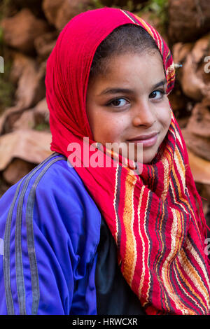 Falls of Ouzoud, Cascades d'Ouzoud, Morocco.  Young Amazigh Berber Girl. Stock Photo