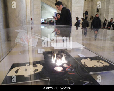 New York, USA. 03rd Mar, 2017. Visitors look at objects from the Lou Reed archive on display in New York, USA, 03 March 2017. The City Library bought the archive of the iconic rock musician and is currently display part of the collection. Photo: Johannes Schmitt-Tegge/dpa/Alamy Live News Stock Photo