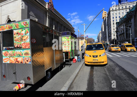 Food carts and taxis in from of the Metropolitan Museum of Art 5th Ave. New York City Stock Photo