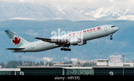 Air Canada plane airplane Boeing 767 (767-300ER) wide-body jetliner take taking off Vancouver International Airport low angle profile view Stock Photo