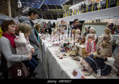 Moscow, Russia. 5th Mar, 2017. Visitors view dolls on display at a doll exposition in Moscow, Russia, March 5, 2017. Credit: Oleg Brusnikin/Xinhua/Alamy Live News Stock Photo