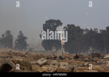 Mosul, Nineveh, Iraq. 1st Mar, 2017. Iraqi Army 220MM Rocket fire from a TOS-1 Launcher destroys an ISIS position in the Hay Al Tayaran Neighborhood north of Mosul Airport, March 1, 2017. Credit: Nish Nalbandian/ZUMA Wire/Alamy Live News Stock Photo